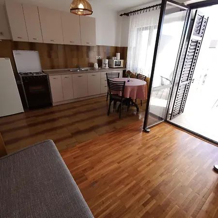 Fuer 2-3 Personen Mit Balkon By Interhome