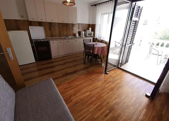 Fuer 2-3 Personen Mit Balkon By Interhome