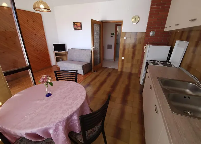 Fuer 2-3 Personen Mit Balkon By Interhome