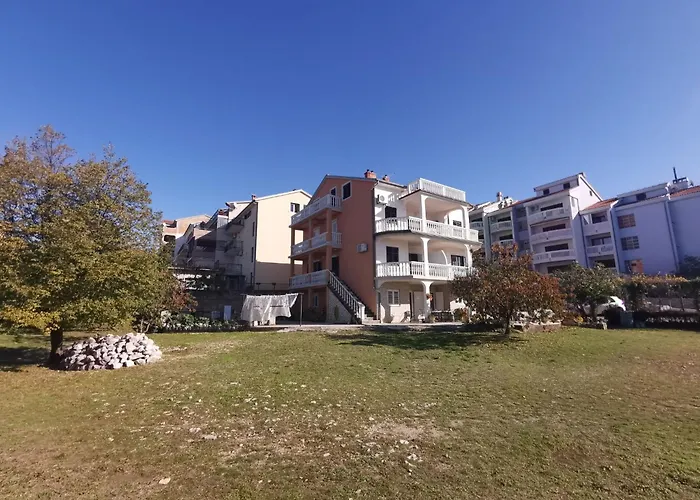Fuer 2-3 Personen Mit Balkon By Interhome *