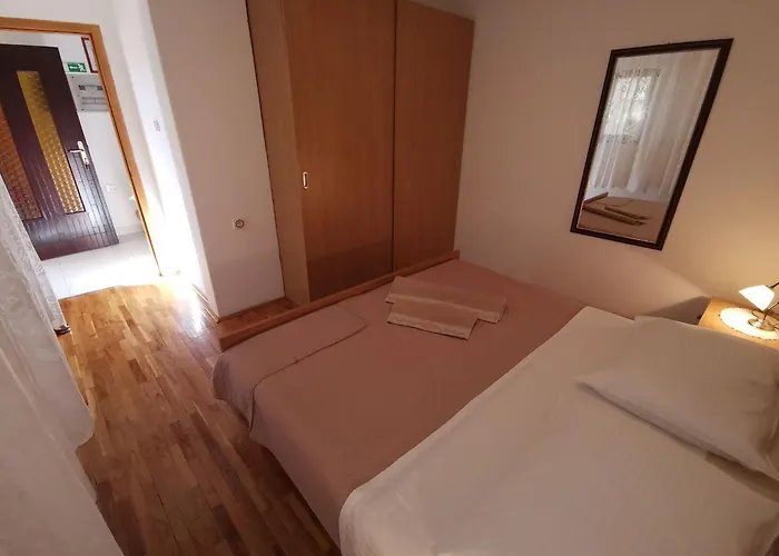 Appartamento Fuer 2-3 Personen Mit Balkon By Interhome
